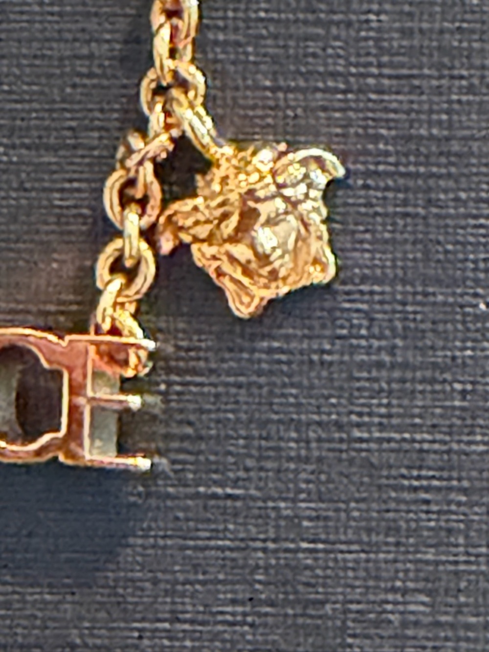 ❤️❤️SOLD❤️❤️Versace Gold-tone Logo Skript and Medusa Charm Necklace - Picture 3 of 5